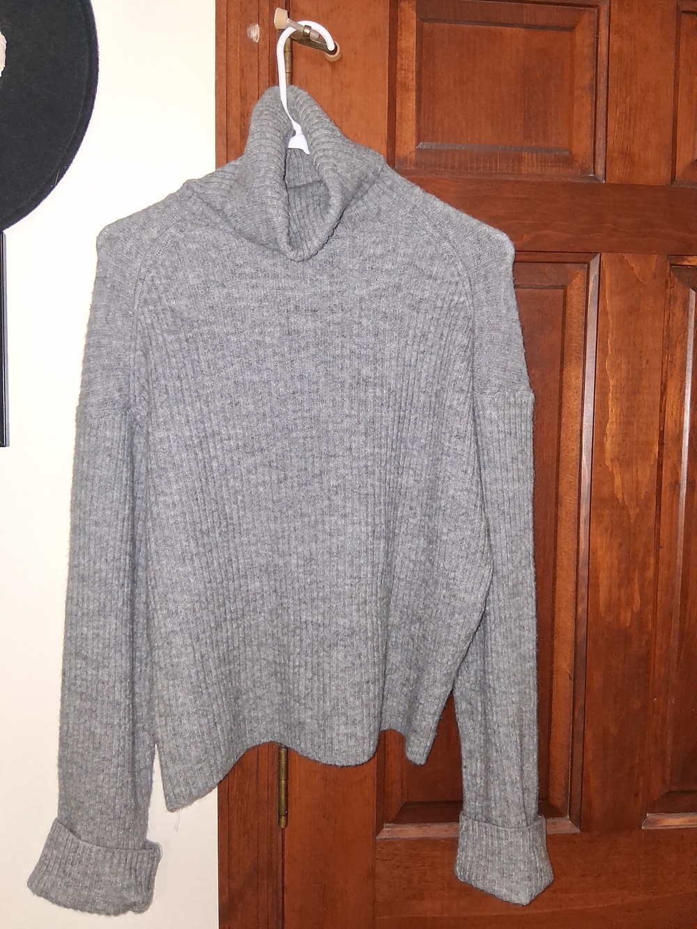 H&M Gray Ribbed Turtleneck Sweater - Picture 2 of 3